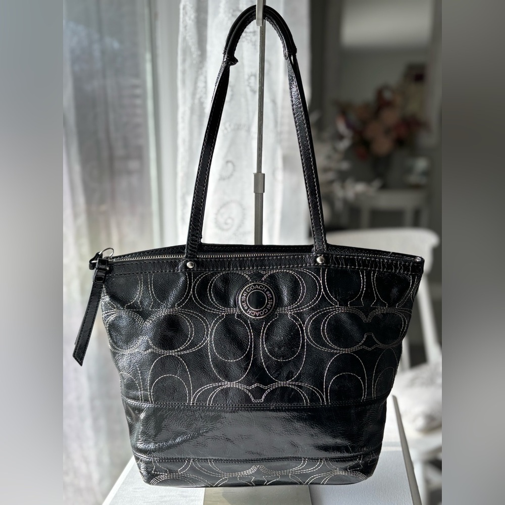 Coach Signature Patent Leather Tote 🖤
